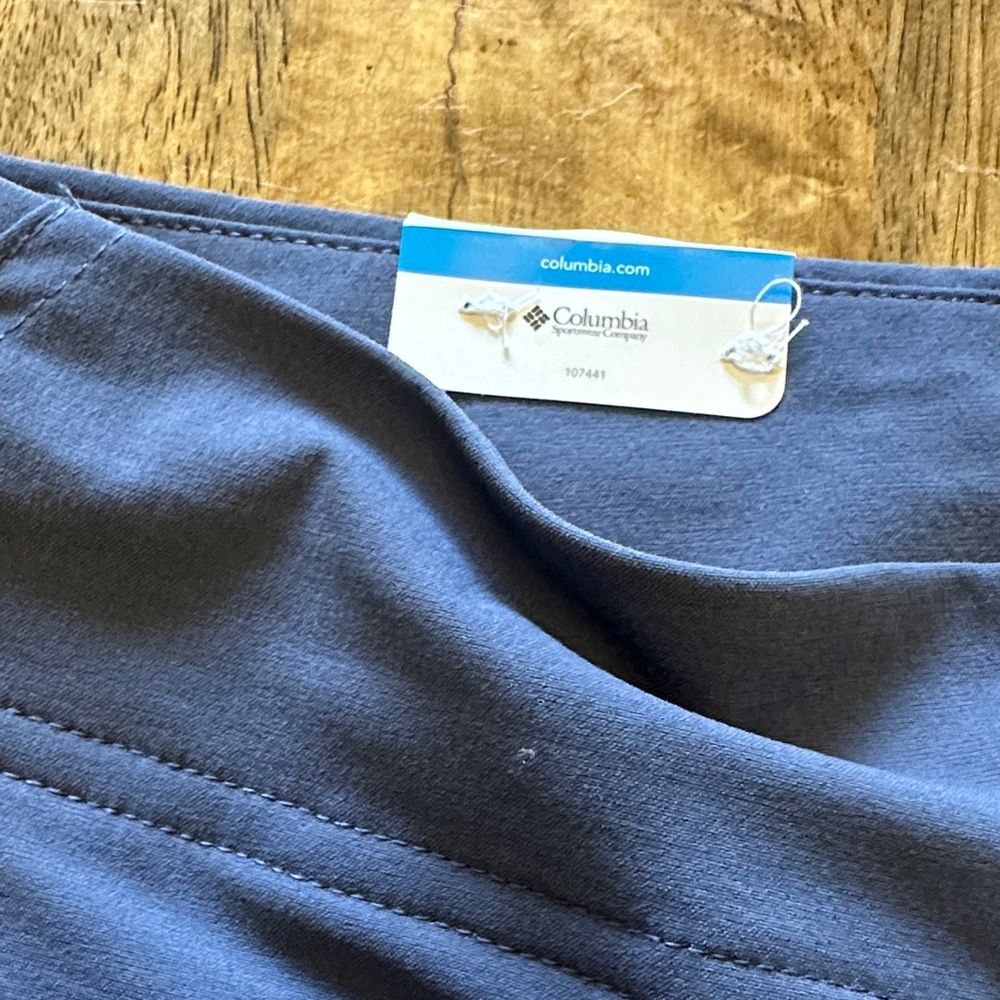 Columbia Women's Gray Cargo Shorts - Picture 3 of 8